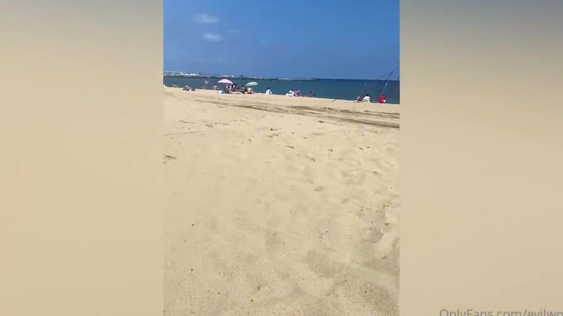 Evil Woman Public Strapon Fuck In The Beach Enjoy Np