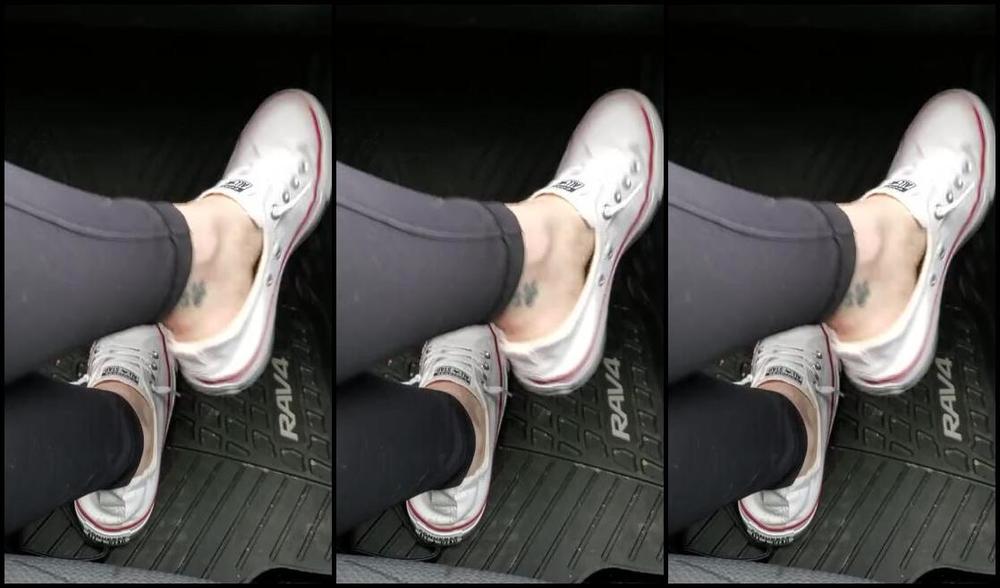 Sloans Paws Nicknamed Sloan Paws 04 21 2020 Onlyfans Video Teasing You In My Chucks During A Car Ride