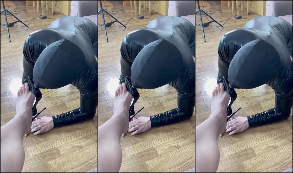 Worshipamber 2400089577 03 22 2022 Gimpy Foot Bitch