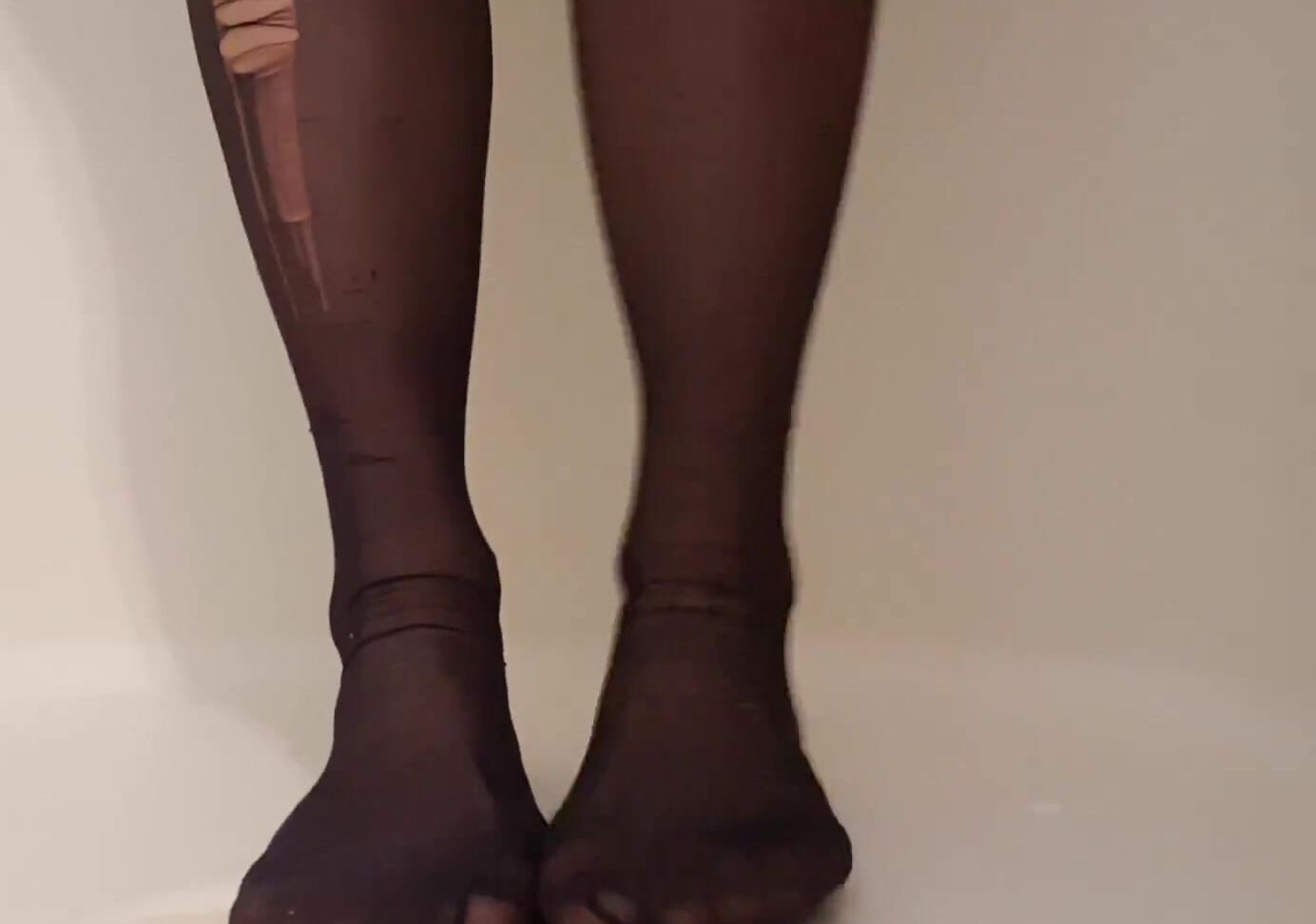 Clothes Destruction / Burning,Feet,Garter & Stockings,Pantyhose,Pee hazel simone p--ing in ripped pantyhose ManyVids