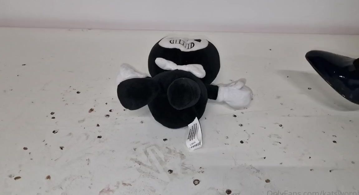 Kats Worn Heels Nicknamed Katswornheels Onlyfans Walking All Over His Face And Piercing His Body With Ease