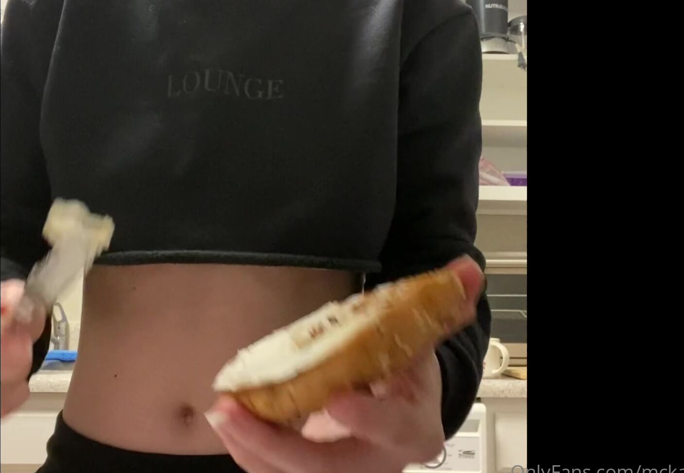 mckatenz-09-03-2021-2050719663-cooking-wiff-underboob-vlog-first-breakfast-in-the-new-apartment