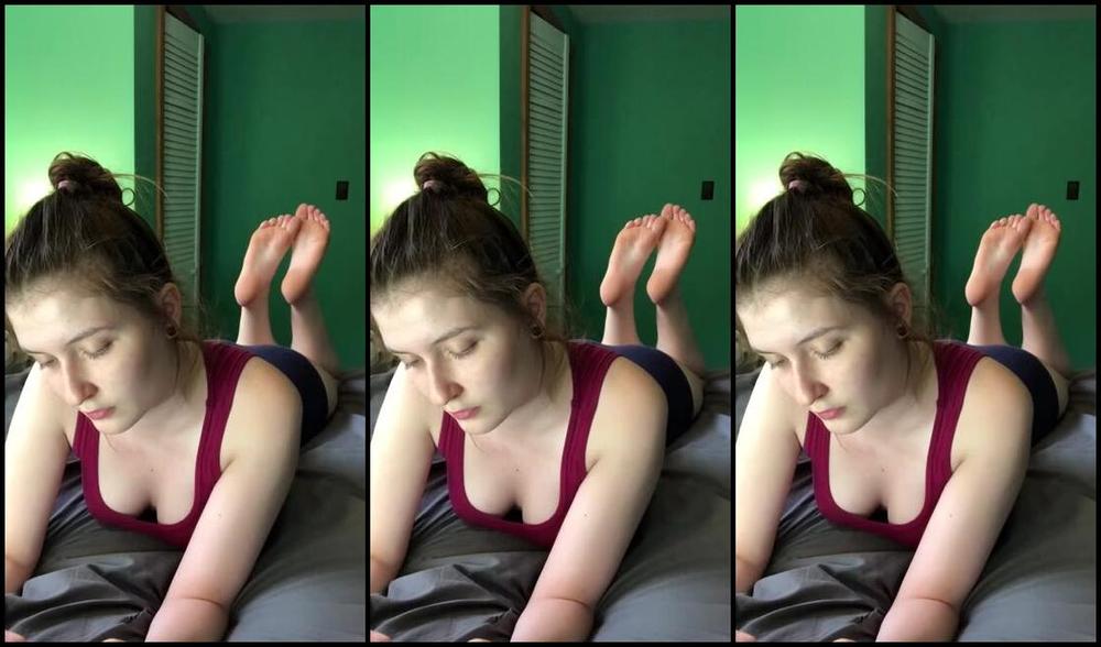 Delilah Nicknamed Footiesfeets Onlyfans Feeties In The Poseee