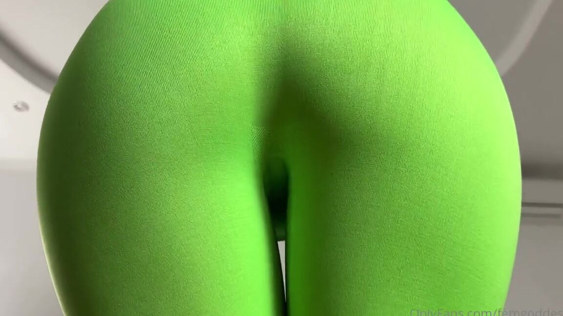 Femgoddesskira Onlyfans Lick My New Leggings