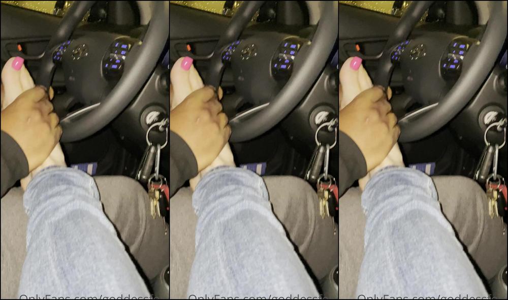 Goddessfendi 1461363287 12 16 2020 Could You Drive W These Gorgeous Feet In Your Lap