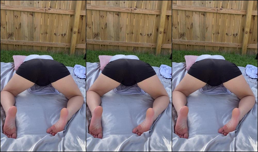 savannahsolo-22-09-2021-2227858398-anyone-care-to-join-me-for-a-little-stretching-and-stripping-this-afternoon