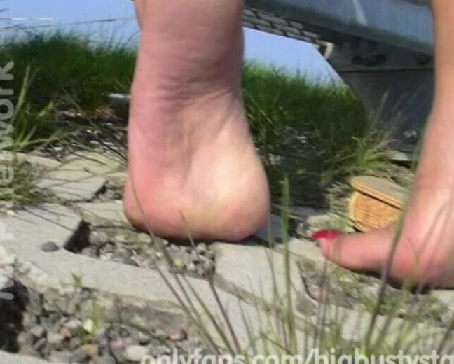 Penelopeblackdiamond Bigbustystar Provokes You To Jerk Off At Her Feet