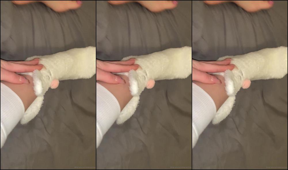 Vixenarches Video New Fluffy Bunny Socks Removal And Closeup Of My Valentine S Day Pedicur