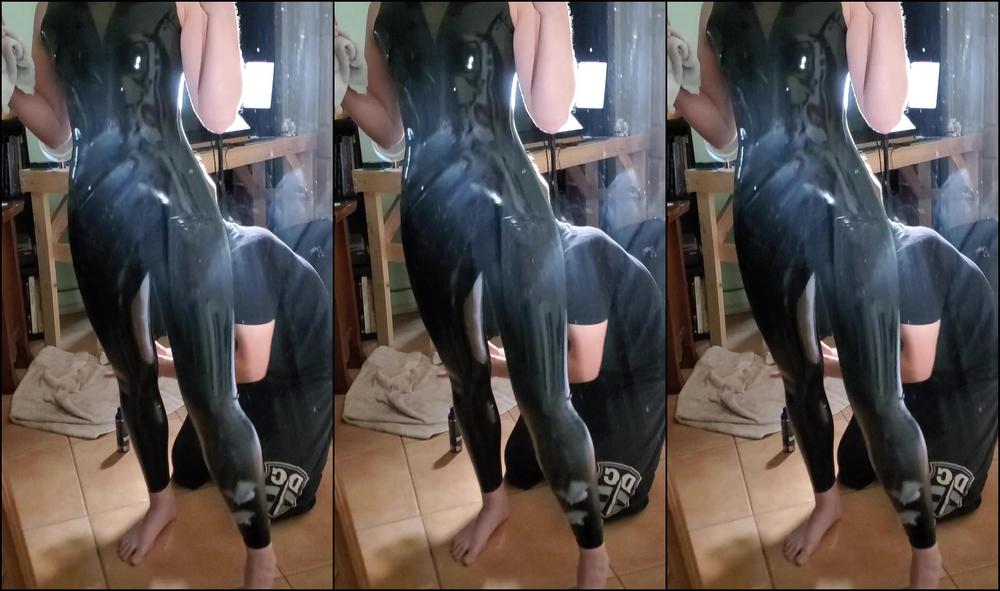 Cosmicbroccoli 2021 09 15  Just a little bit of latex for you on this fin OnlyFans