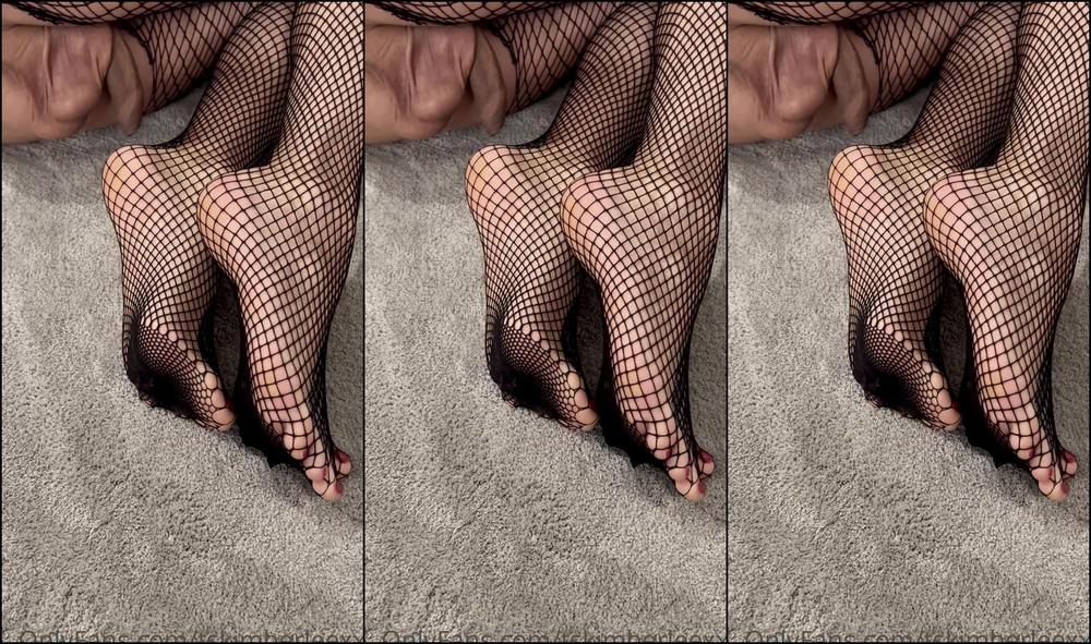 tskimberleexxx-02-01-2022-2318284701-foot-fetish-dirty-talk-masturbationen-cum-on-my-feet-find-the-full