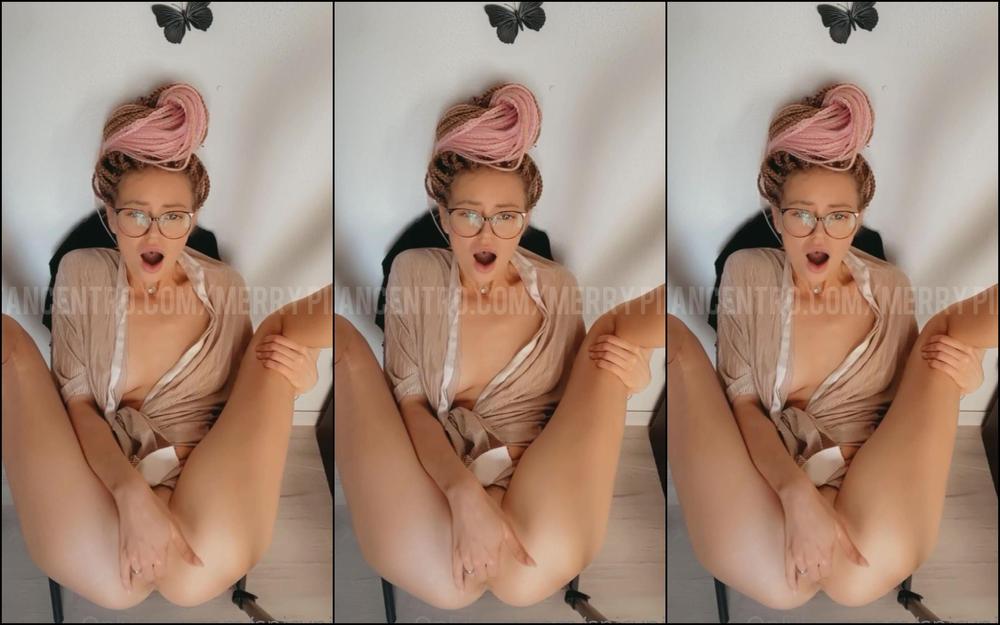 spicypie-20-10-2020-1107973281-i-love-to-stay-in-this-pose-and-look-at-you