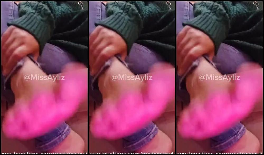 Mistress Ayliz Feet Licking Loyalfans