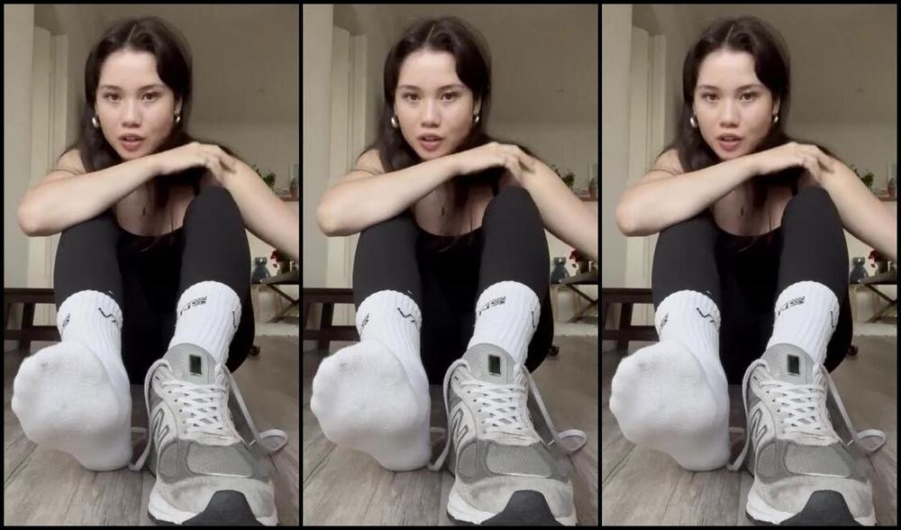 Mila Ballet Soles Aka Asianballetsoles Onlyfans Hey I Just Got Back From A Jog I Want You To Stare At Me While I Take My Sneakers And Socks