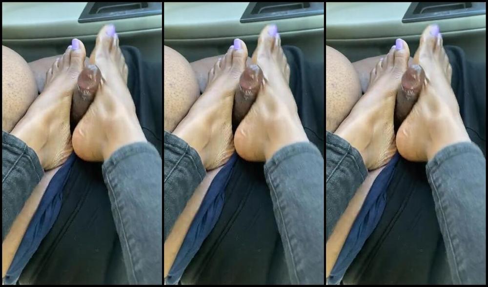 Charming Foxxy Nicknamed Charmingfoxxy Onlyfans Smoked A Blunt Between My Toes Then Blasted On Them Love