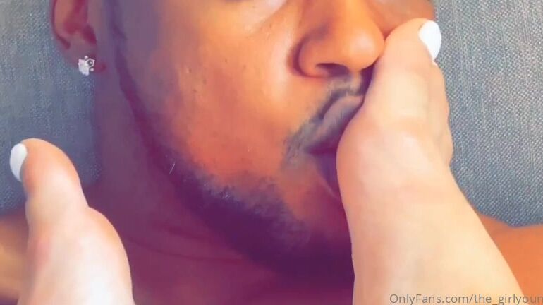 The Girlyouneed F E E T F R E A