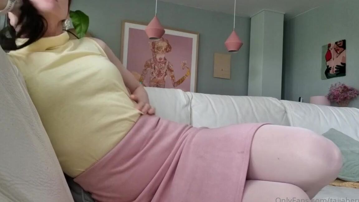 Taija Berryhill Nicknamed Taijaberryhill 05 02 2024 Onlyfans Video Laita Luurit Tama Video On Tehty Asmr Hengessa Kuiskaillen