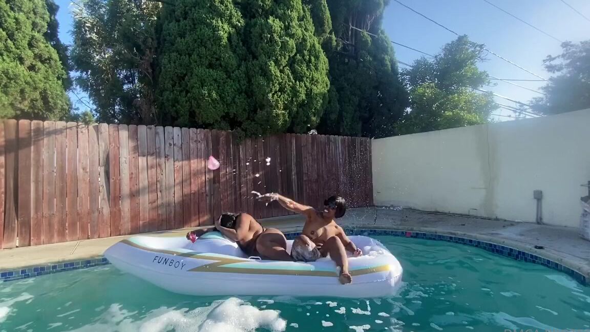 Nikiarenee I Hate Covid Take Me Back Before This Mess Curvycrystal Malibuxte Sinnamon Sa