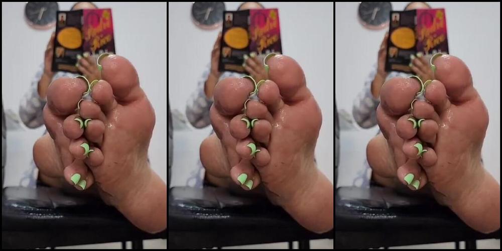 Miss Vania Nicknamed Feetofvania Onlyfans Good Night Babe2