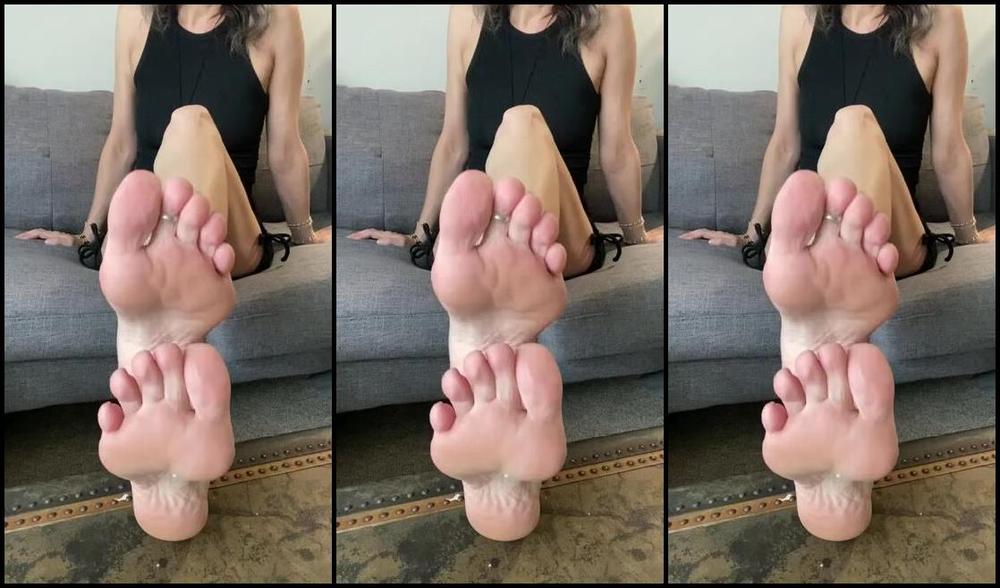 Lezlyan Nicknamed La Little Dancer Feet Onlyfans Thirsty Thursday Don T You Just Wanna Drink Me