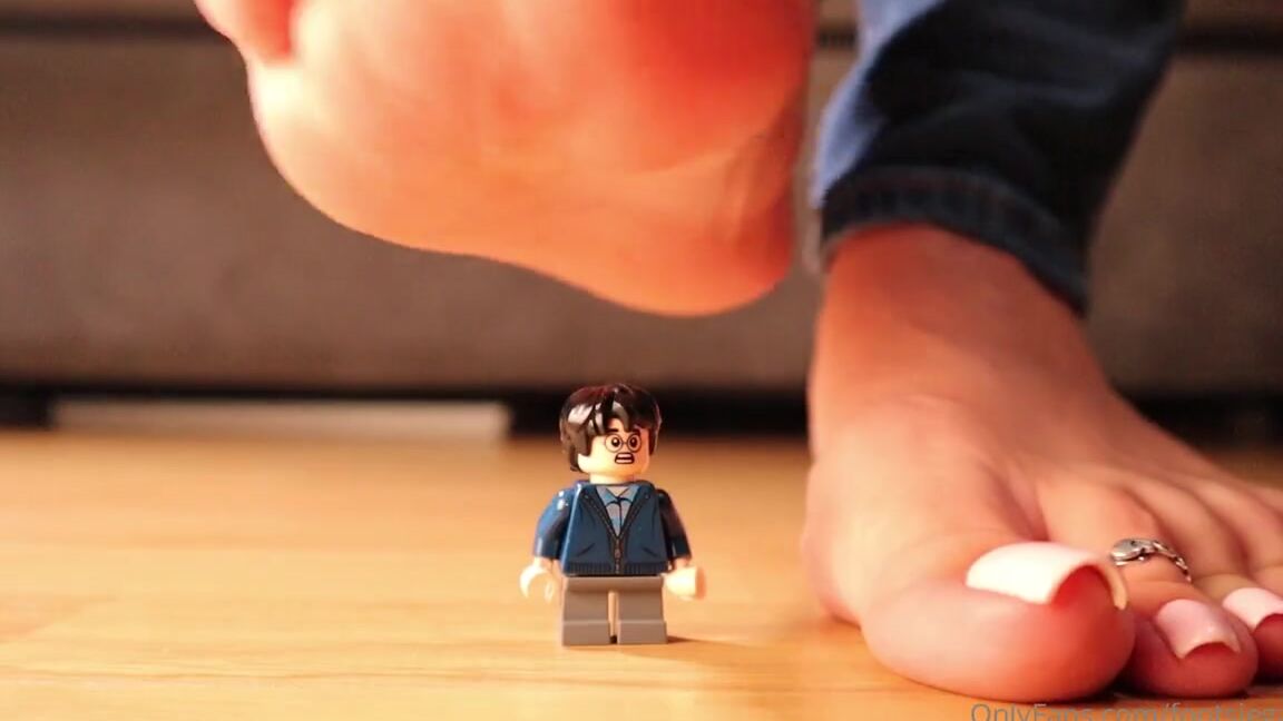 Footsiegalore Onlyfans Time For Harry To Feel Just How Powerful Footsie Is Giantess Style Video X