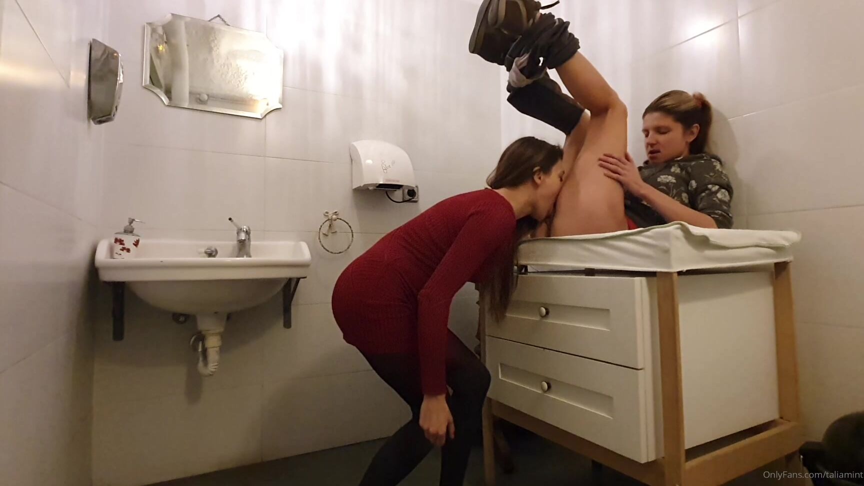 Taliamint Me Gina Gerson Messing Around In A Restaurant Bathroom