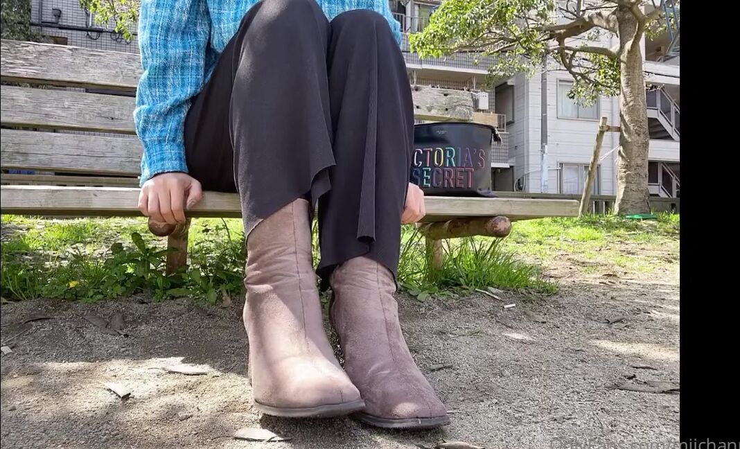 Miichannel R Nicknamed Miichannel R Onlyfans Soles With Boots Removed