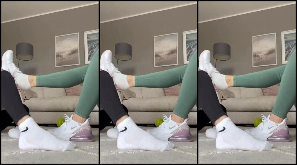 Indubiopronova Nicknamed Indubiopronova Onlyfans Workout Time With Lovelysox Just Look How Sweaty Our Socks Are Sooo Much For You