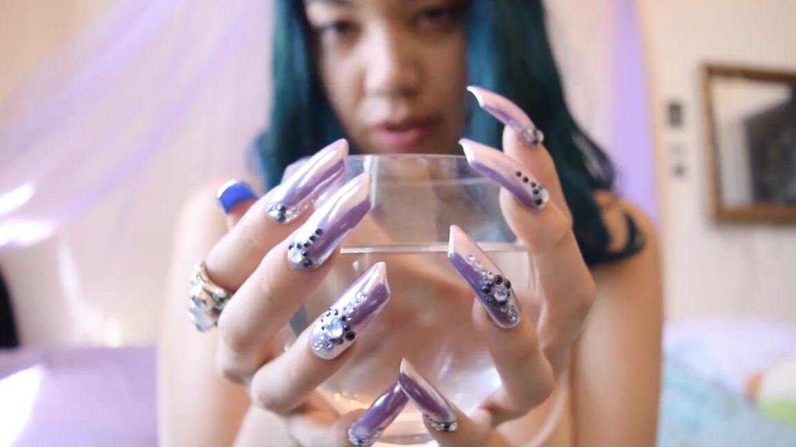 Little Puck Nicknamed Littlepuck 08 14 2021 Onlyfans Video Something About My Long Nails Clicking The Glass Sends Shivers Down My Spine