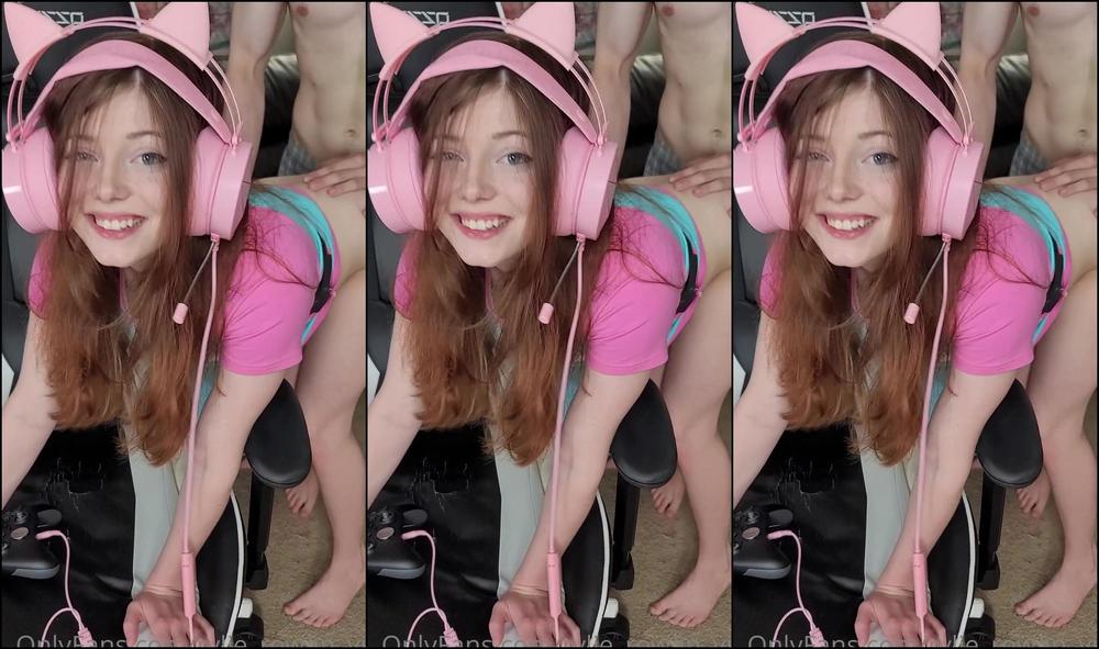 Rylie Rowan Of Gamer Gf Fucked During Livestream