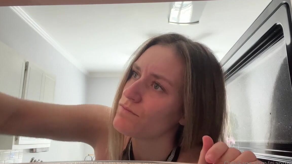 Giantess Tara Nicknamed Giantesstara 06 24 2023 Onlyfans Video And What Do We Have Here