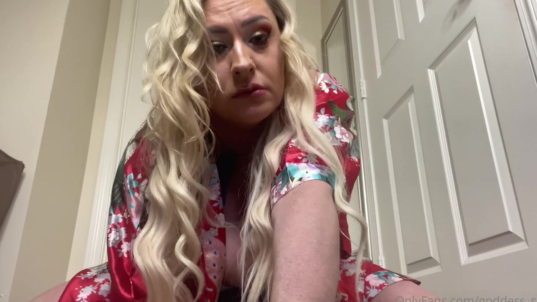 Goddess Siham Hot Wife Surprises You By Making You A Cuck While She Takes Bbc