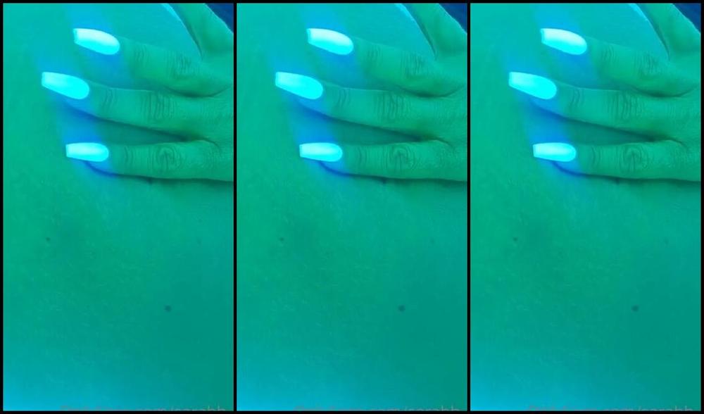 Sarahh B Nicknamed Sarahh B Onlyfans Cheeky Sun Bed Rub