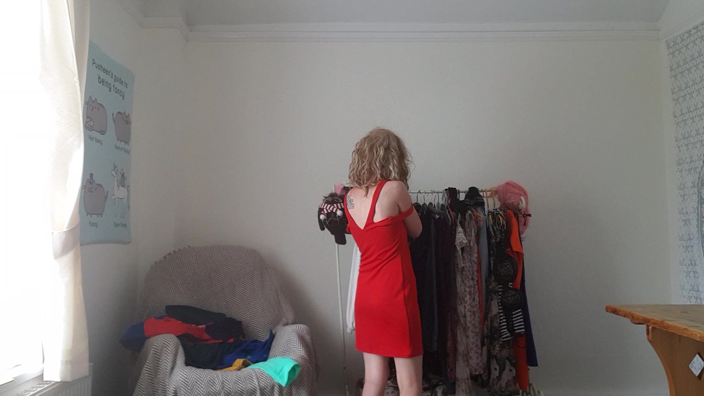 Sydneyharwin Little Sis Is Oblivious