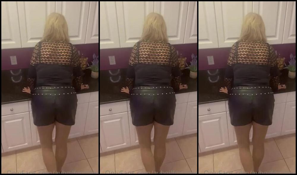 Avb Gilfgoddess Vip Nicknamed Avbgilfgoddess 05 25 2023 Onlyfans Video Mixing Up A Mimosa In Leather Studded Shorts And A Sexy Top