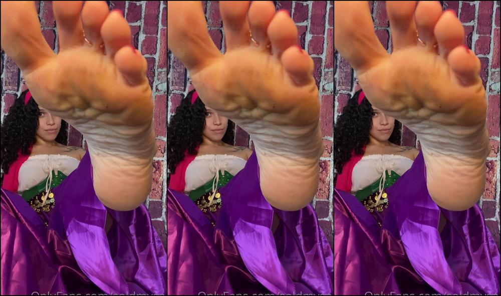 Soldmysole Minutes Dirty Feet Light Humiliation Esmeralda Was Expecting That You D Ask Her To D