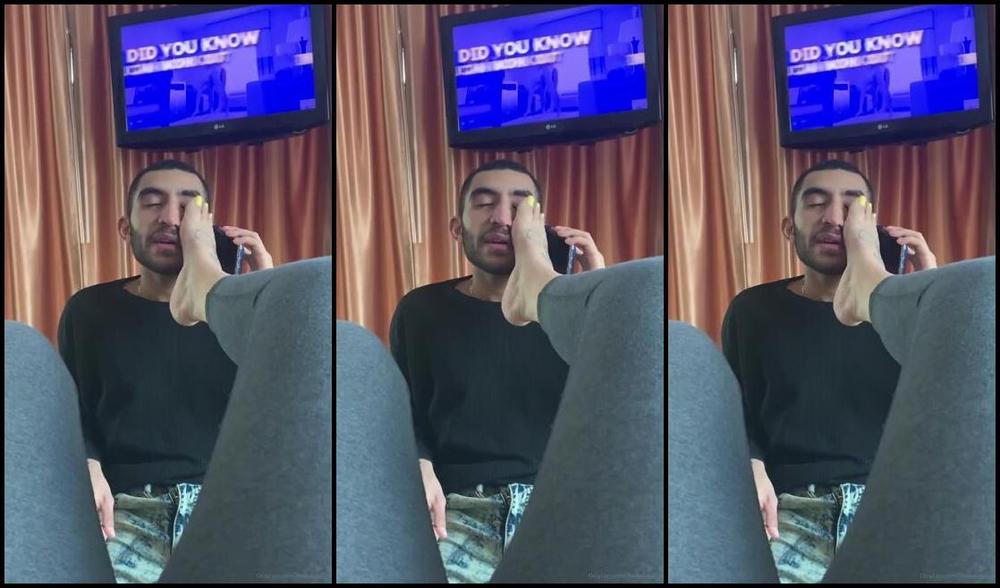 Beautiiful Liza Nicknamed Beautiifulliza 03 11 2020 Onlyfans Video When He Supposed To Be Working But Instead He Snuck Away To Worship These Pretty Yellow