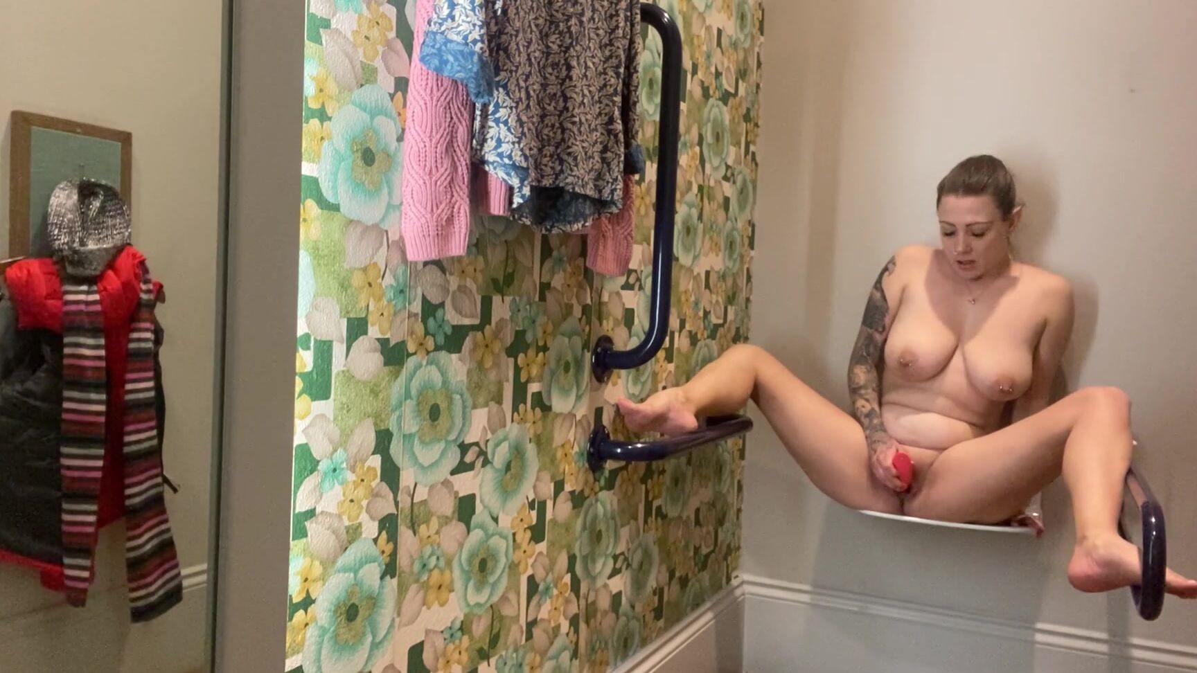 "SuzieLove212" fitting rooms, milf, orgasms, public nudity, public outdoor nude orgasm fitting room manyvids