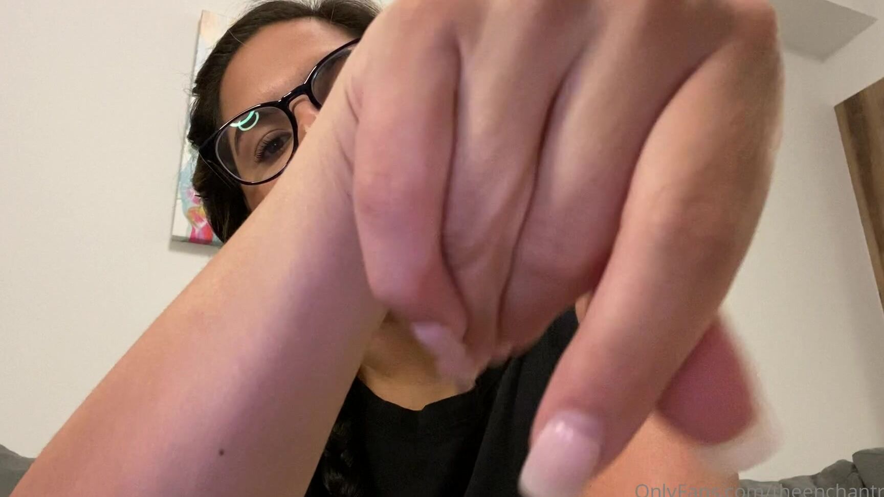 Theenchantressb Hand Giantess