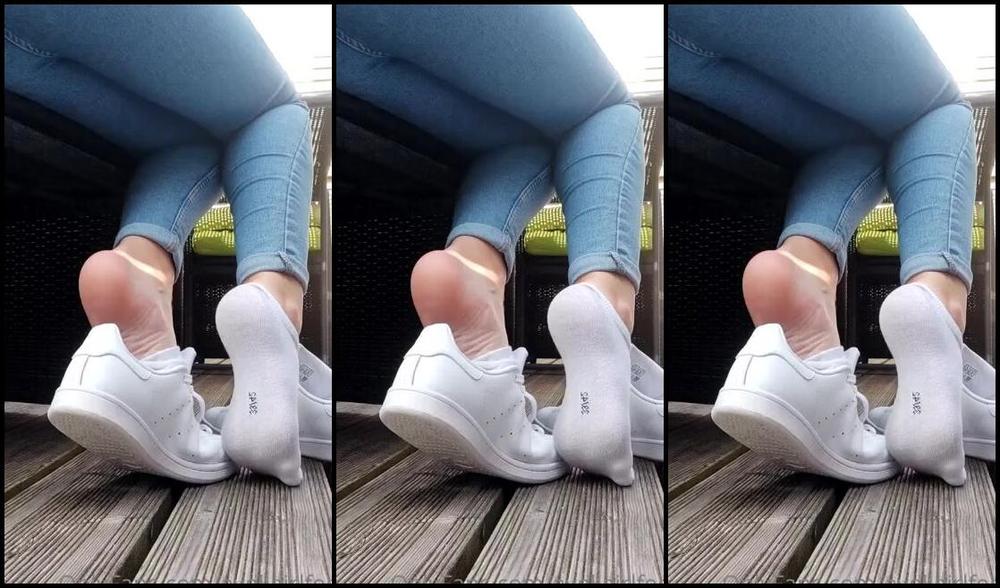 Ayellgirlfeet Nicknamed Ayellgirlfeet Onlyfans Shoes Play 1