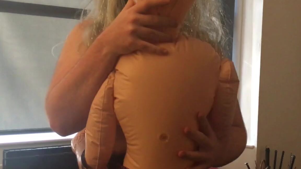 Miss Laura Nicknamed Mistresslaura11 Onlyfans Full Clip Very Humiliting Our Loser Making Out With His Girlfriend For