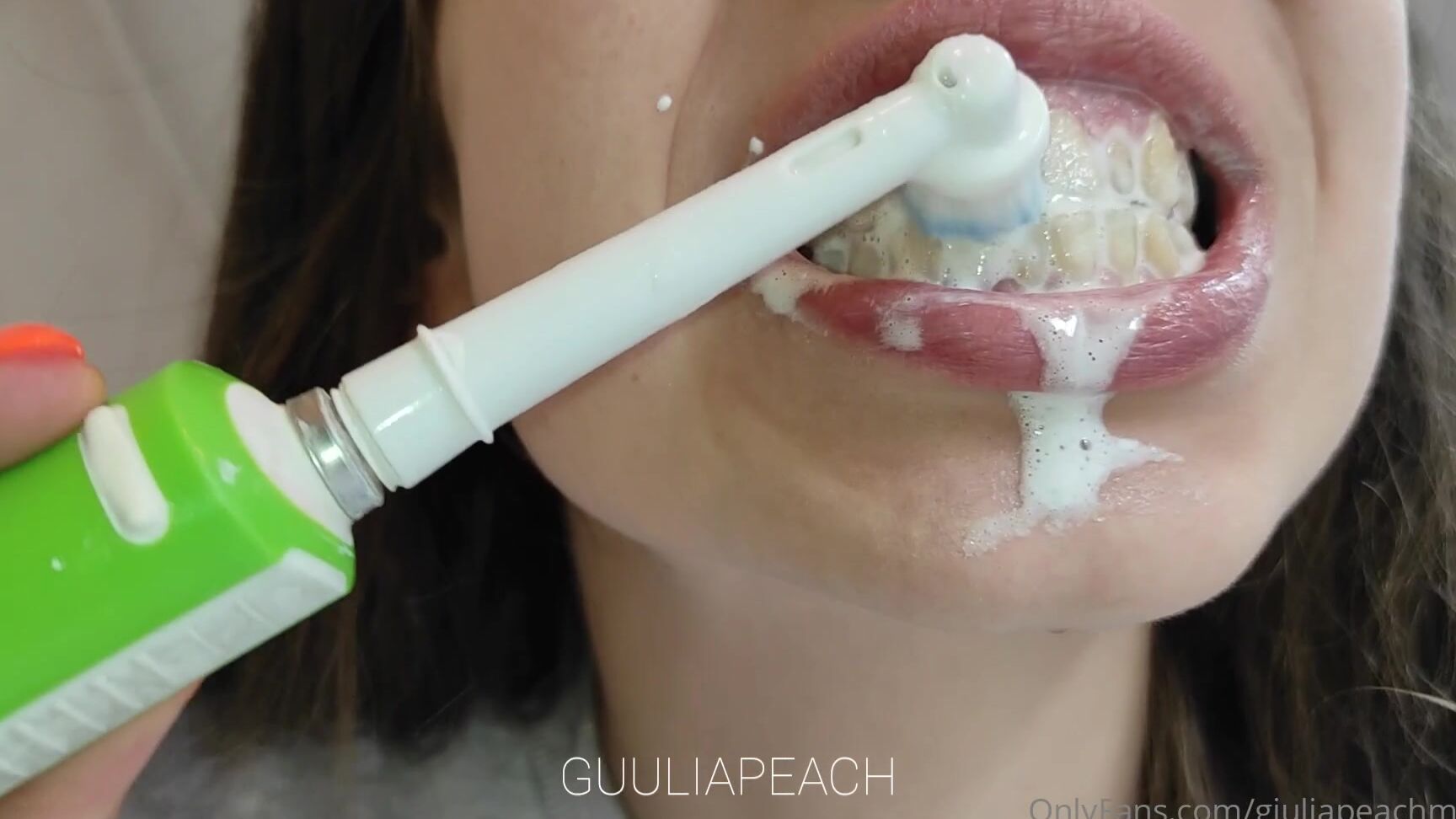 Giuliapeachxx Let S End The Week With My Mouth Care Terminiamo La Settimana Con L