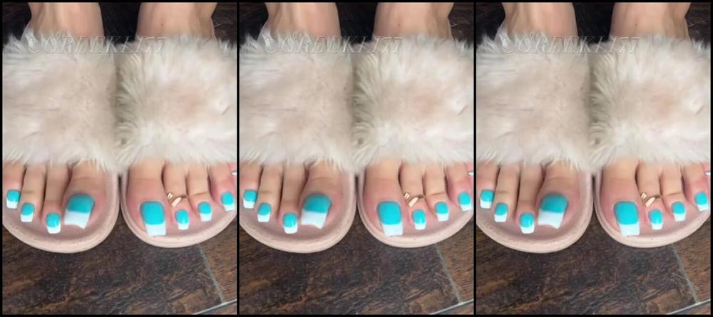 Greek Goddess Li Aka Greekli77 Onlyfans Pink Furry Slides And Toe Taps Side Note I Would Loveeeee To Do A Live Clothing Haul If One Of 5