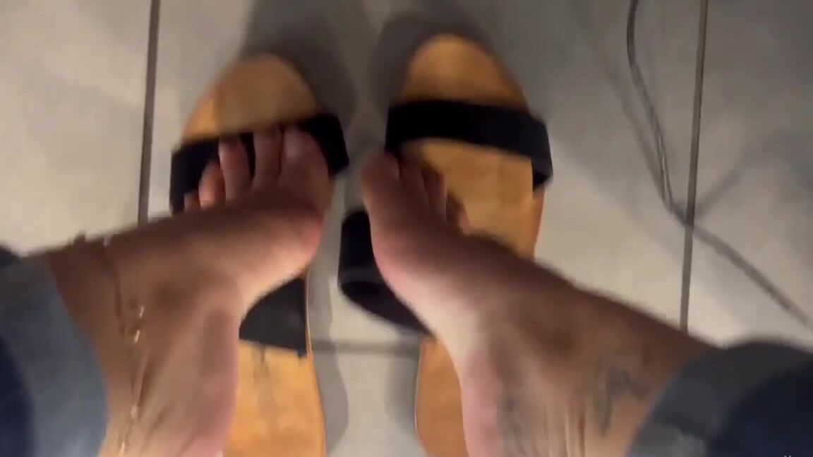 Pediqueensoles Nicknamed Pediqueensoles Onlyfans I Need You Down There While I Work