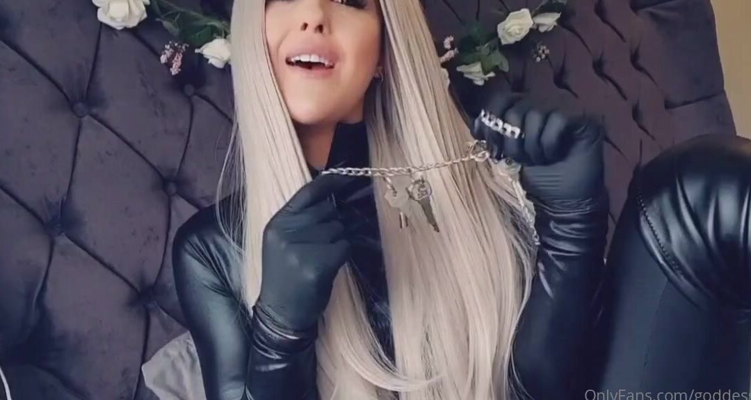 Miss Evie Lock Nicknamed Missevielock Onlyfans Mmm You See These Keys Bitch These Are Just A Few Of The Lock