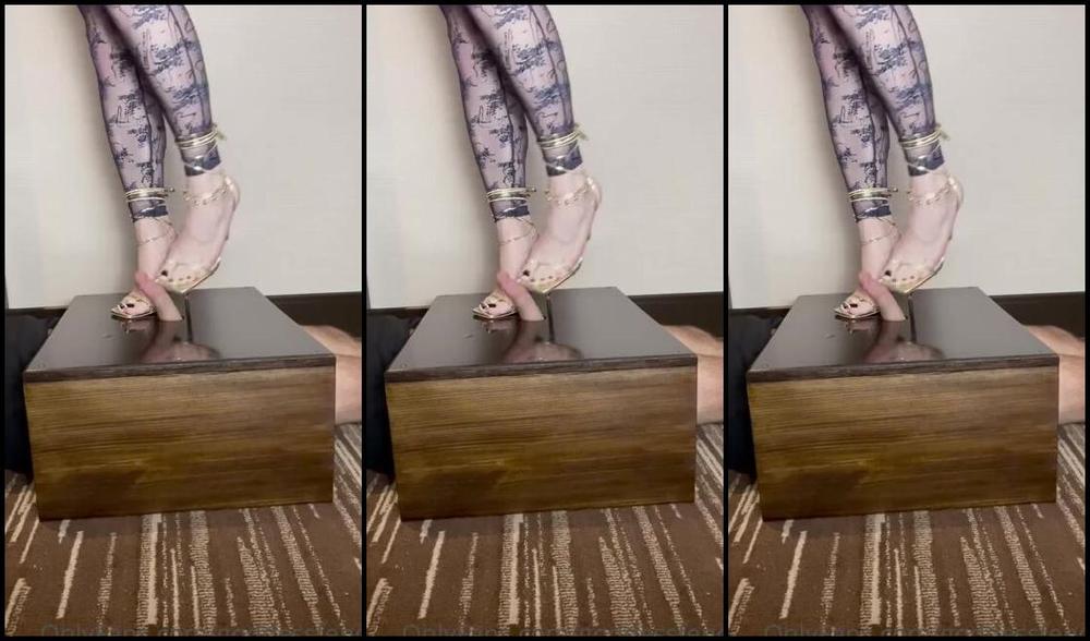 Fendi Feet Aka Goddessfendi Onlyfans I Love Stomping On His Dick W My Sexy Heels How Pathetic Is He 1P