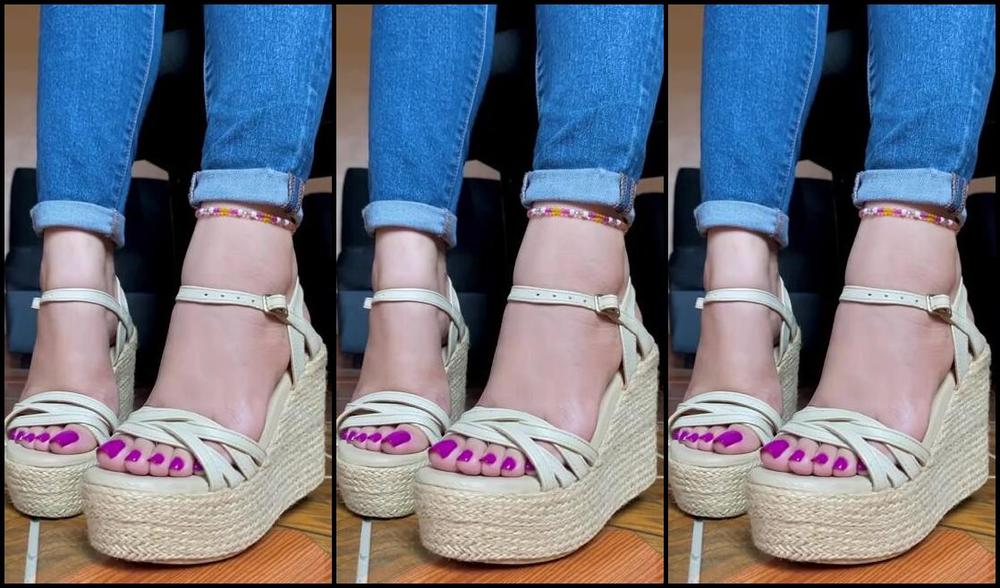 Goddess Cinnamon Aka Cinnamonfeet2 Onlyfans Taking Off My Wedges For You I D Love A Massage On My Feet Now