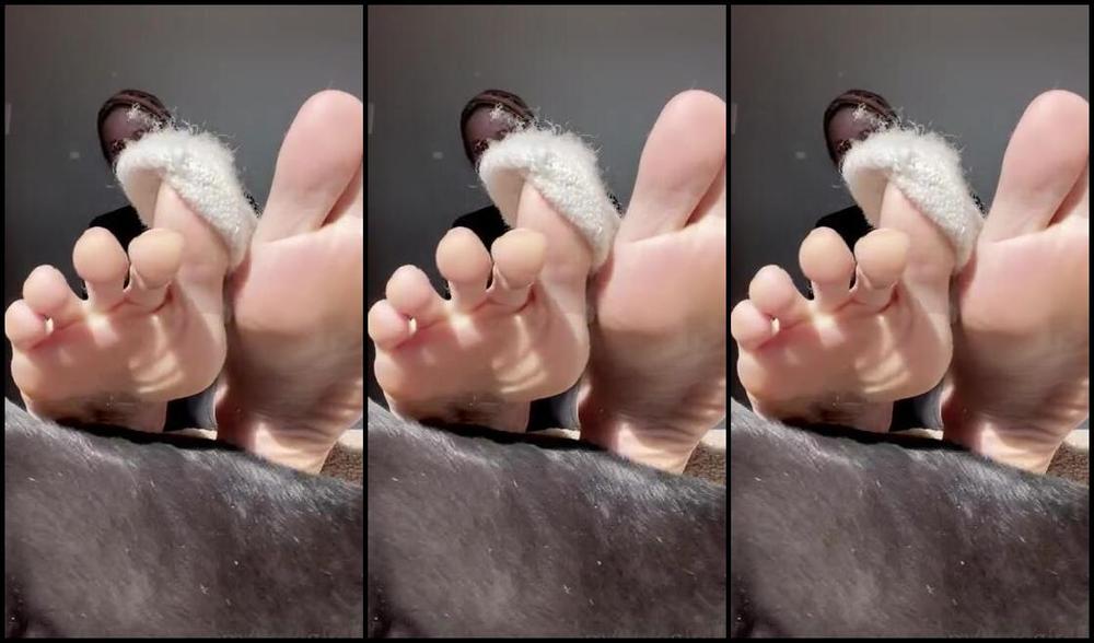 Nina Aka Fityoginina Onlyfans The Lighting On My Stairs Coming Through The Big Windows Around My Front Door Was So Nice I Just Had