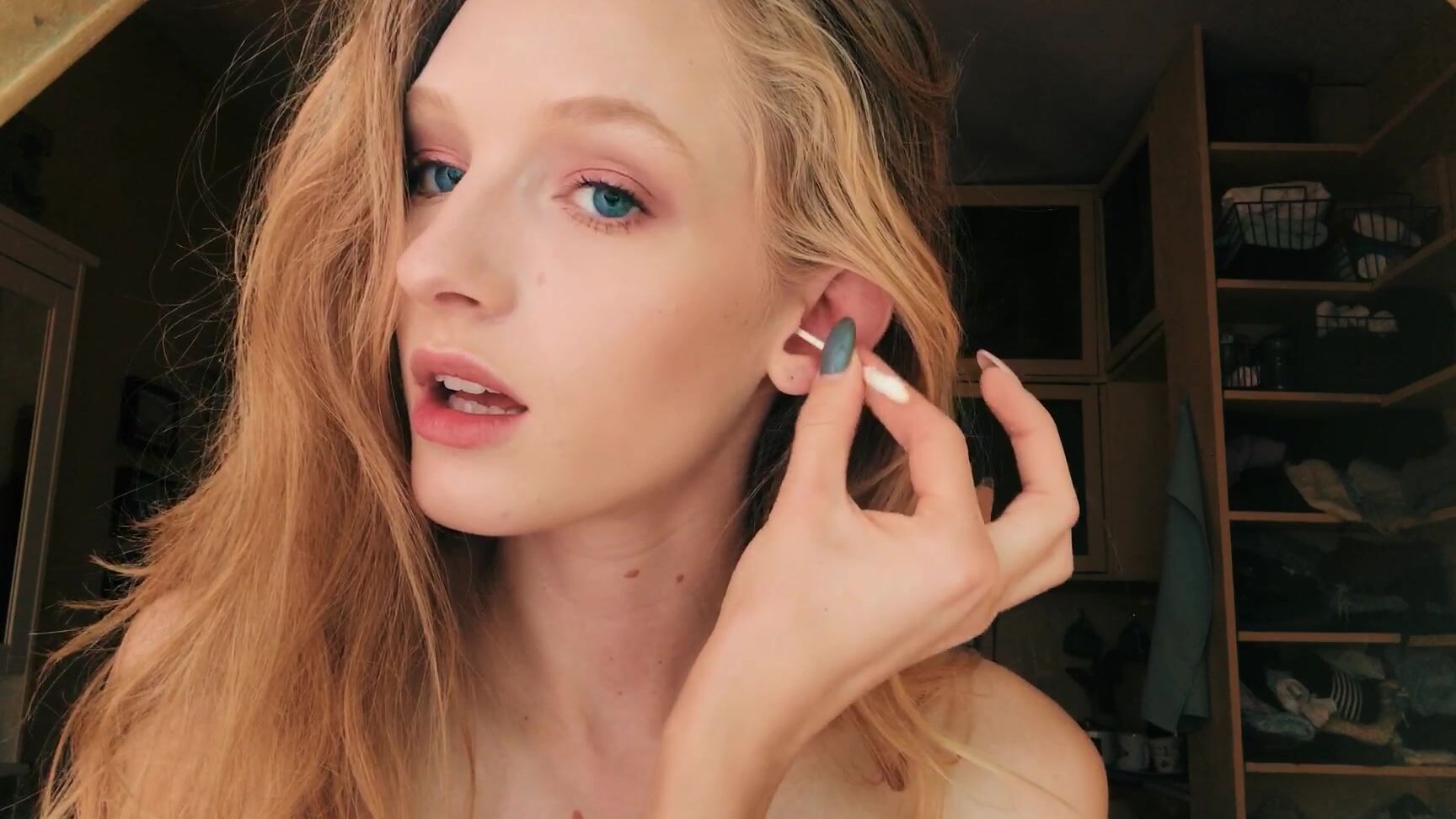 Blonde,Ear Fetish,Eye Fetish,Goddess Worship,Petite kwgirlx ear fetish reaction ManyVids