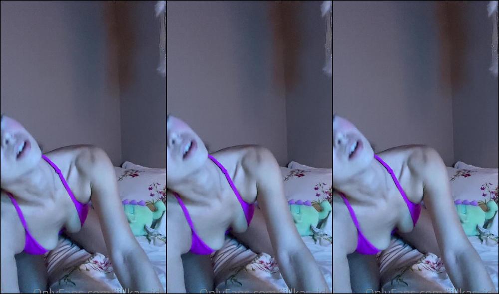 Jillkassidyy Pov The Year Is And We Re At A Strip Club Do You Like My Song Choices