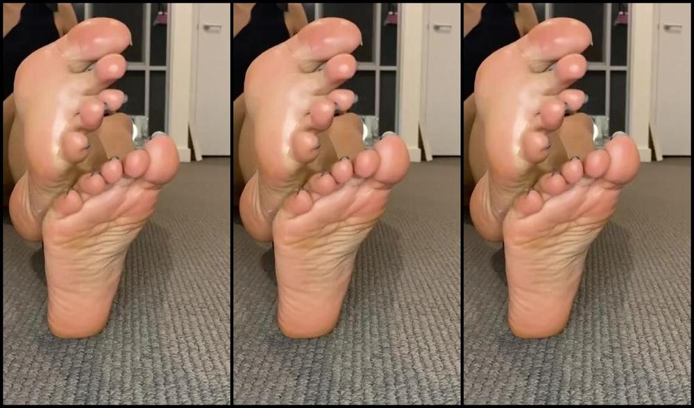 Goddess Sara Nicknamed Sxc Sara Onlyfans What I Need Right Now Is To Feel Your Cock In Between My Feet So You Can Feel My Toes Wiggle And